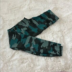 lululemon athletica Base Pace HR Green Camouflage Tights